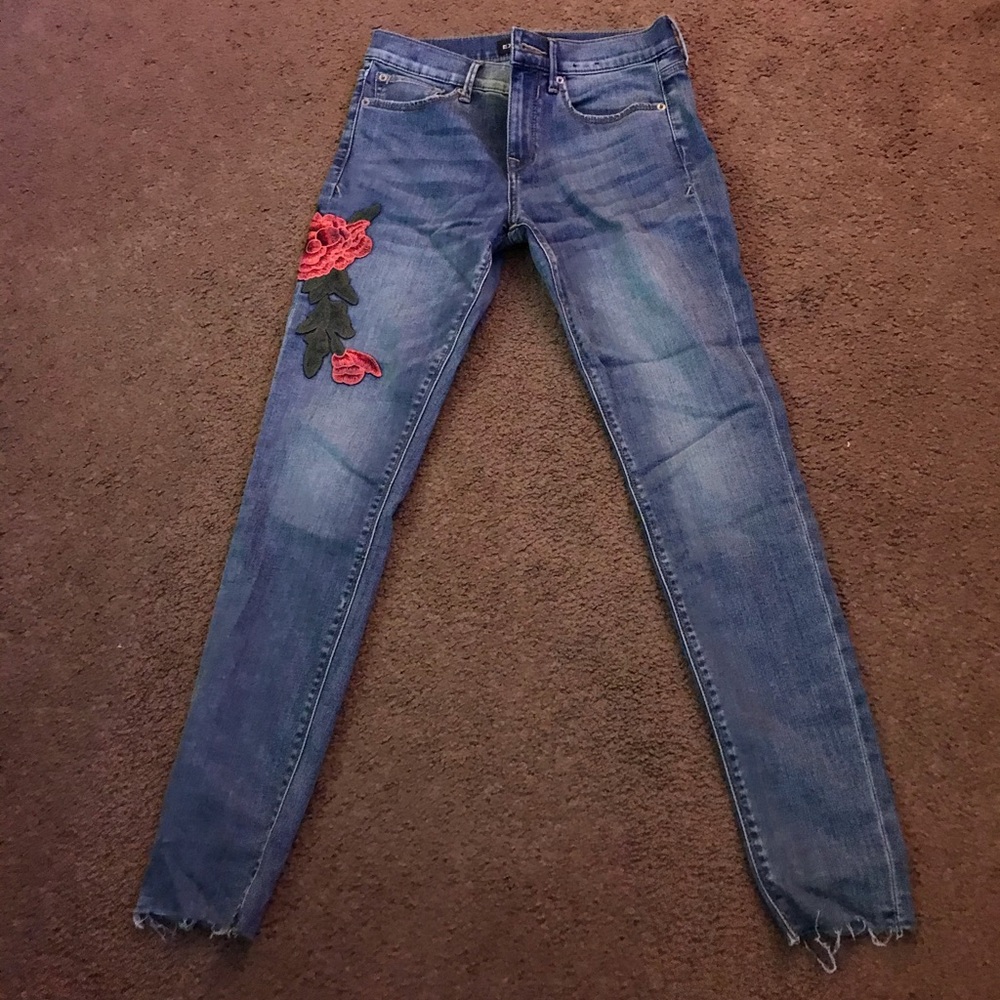 Jeans with floral embroidery